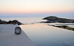 Kavos Hotel & Suites